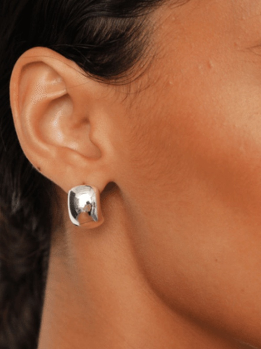 NEW🌸 HEAVEN MAYHEM
Ky Hoop Smooth Earrings $92